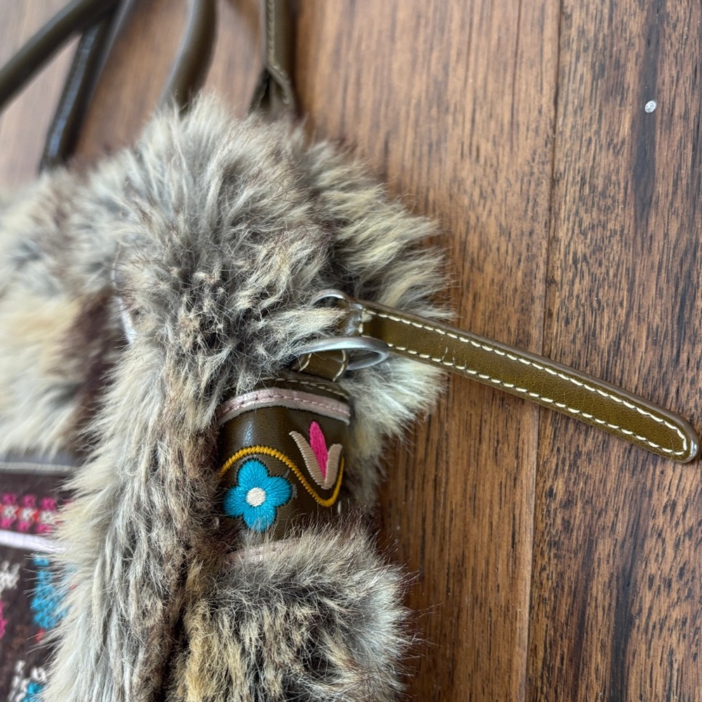 OILILY Faux Fur Embroidered Nordic Purse Handbag - Picture 6 of 11